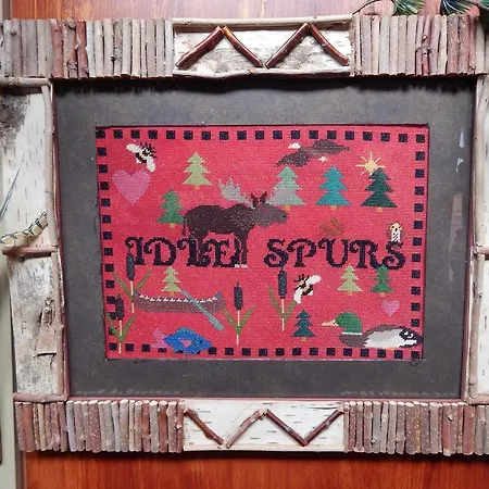 Idle Spurs Log Cabin Bed & Breakfast-2