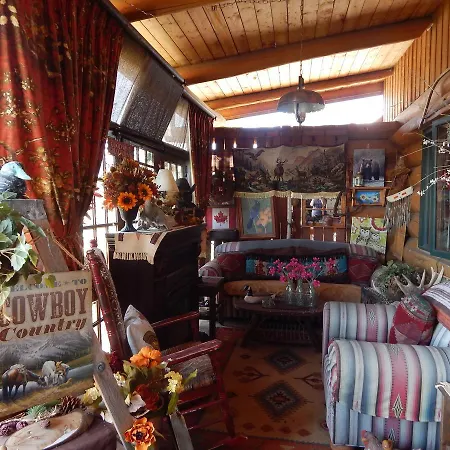 Idle Spurs Log Cabin Bed & Breakfast-3